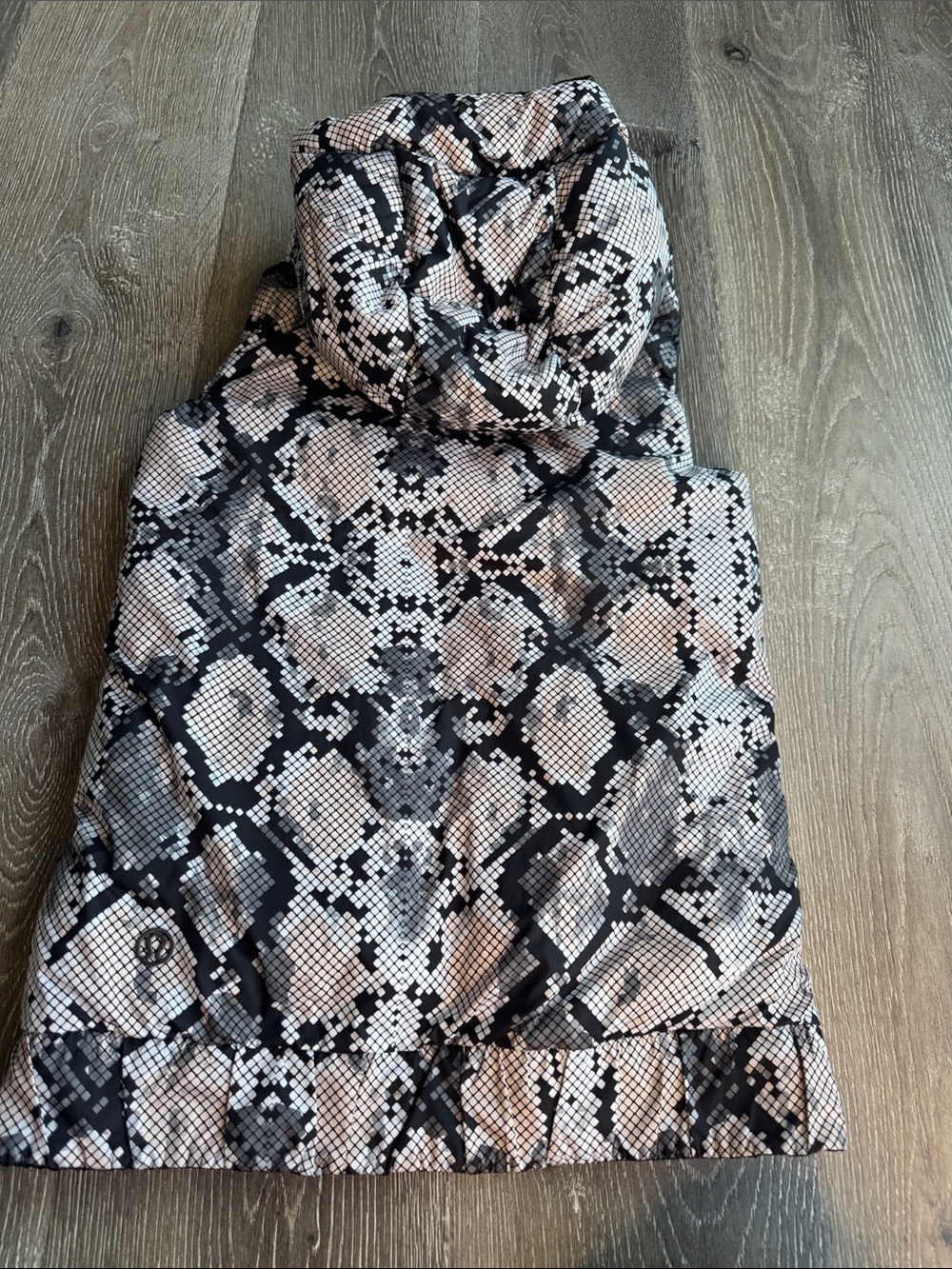 lululemon athletica Black Hooded Puffer Vest with Snake-Print reversible AZ0698 - Picture 4 of 6